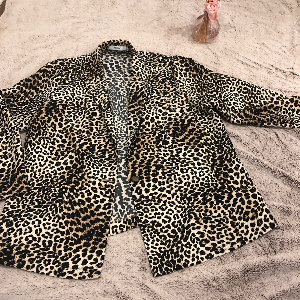 🌸Leopard patterned JustFab blazer EUC🌸